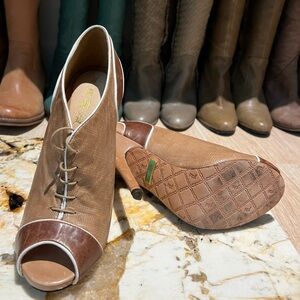 L.A.M.B lace up two tone stiletto